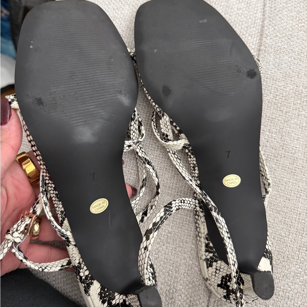 New Snake Loop Sandals - Picture 4 of 4